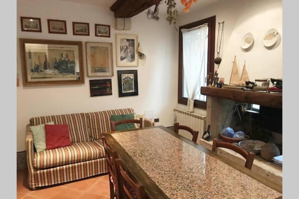 Appartamento Tipico Con Corte Privata Venice Luaran gambar